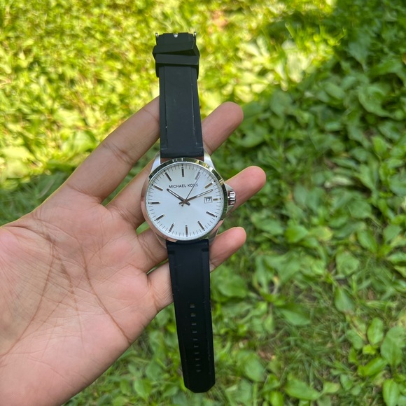 MICHAEL KORS Quartz White Dial Black Rubber Men's Watch - Picture 9 of 11